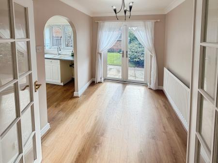 3 bedroom Semi-detached house to let in Coleridge Close, Sandbach, CW11