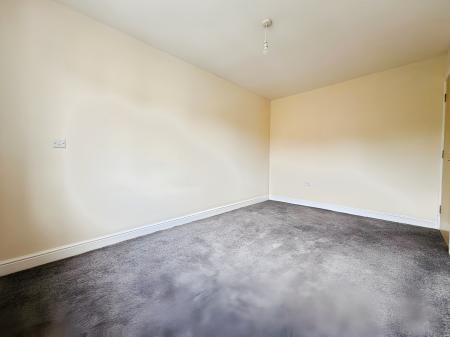 2 bedroom Flat to let in Woodborough Road, St Anns, Nottingham, NG3