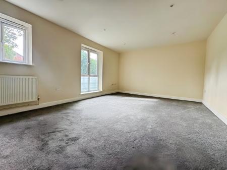 2 bedroom Flat to let in Woodborough Road, St Anns, Nottingham, NG3