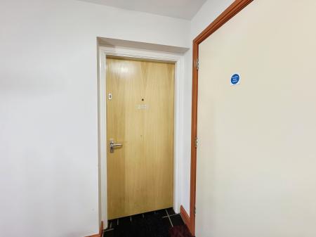 2 bedroom Flat to let in Woodborough Road, St Anns, Nottingham, NG3