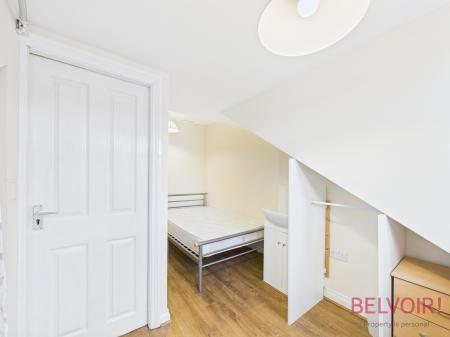 5 bedroom Terraced House for sale in Claude Street, Lenton, NG7