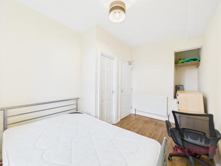 5 bedroom Terraced House for sale in Claude Street, Lenton, NG7