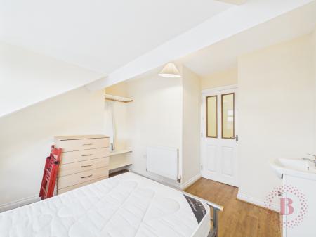 5 bedroom Terraced House for sale in Claude Street, Lenton, NG7