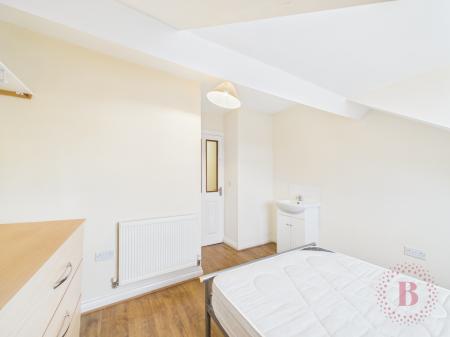 5 bedroom Terraced House for sale in Claude Street, Lenton, NG7