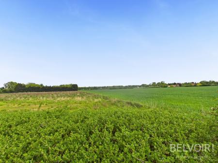 4 bedroom Detached house for sale in Great North Road, Newark, Sutton on Trent, NG23