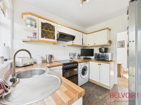 3 bedroom Semi-detached house for sale in Sandhurst Avenue, Mansfield, NG18