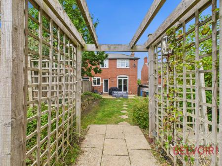 3 bedroom Semi-detached house for sale in Sandhurst Avenue, Mansfield, NG18