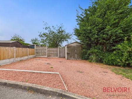 3 bedroom Semi-detached house for sale in Sandhurst Avenue, Mansfield, NG18