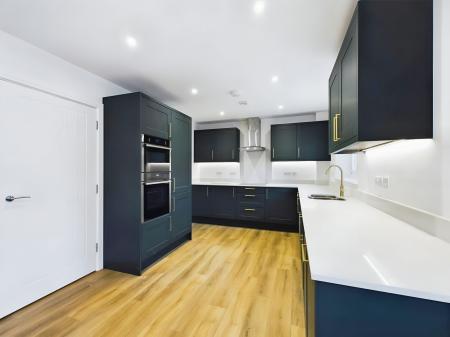 5 bedroom Detached house for sale in The Oak, High Oakham Ridge, Mansfield, NG18