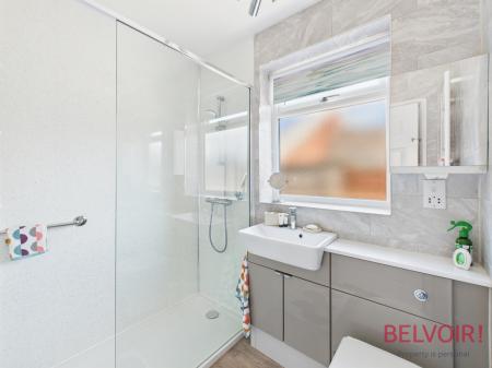 2 bedroom Semi-detached bungalow for sale in Wynndale Drive, Mansfield, NG18