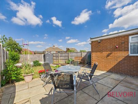 2 bedroom Semi-detached bungalow for sale in Wynndale Drive, Mansfield, NG18