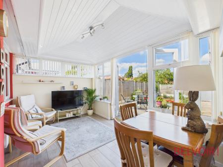 2 bedroom Semi-detached bungalow for sale in Wynndale Drive, Mansfield, NG18