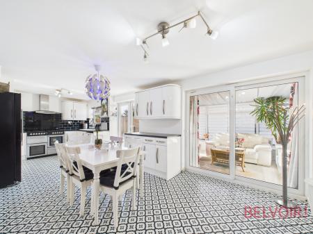 4 bedroom Detached house for sale in Lovell Close, Nottingham, NG6