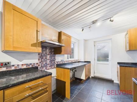 3 bedroom Semi-detached house for sale in Shoreswood Close, Nottingham, NG5