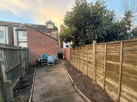 6 bedroom Town house to let in Hungerton Street, Lenton, Nottingham, NG7