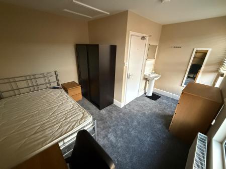 6 bedroom Town house to let in Hungerton Street, Lenton, Nottingham, NG7