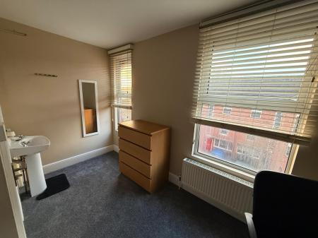 6 bedroom Town house to let in Hungerton Street, Lenton, Nottingham, NG7