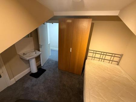 6 bedroom Town house to let in Hungerton Street, Lenton, Nottingham, NG7