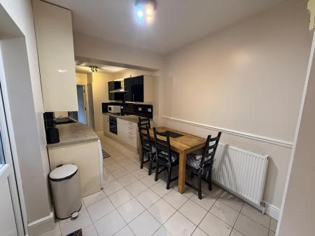 6 bedroom Town house to let in Hungerton Street, Lenton, Nottingham, NG7