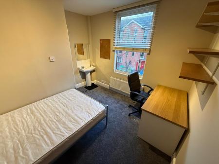 6 bedroom Town house to let in Hungerton Street, Lenton, Nottingham, NG7