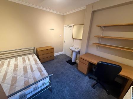 6 bedroom Town house to let in Hungerton Street, Lenton, Nottingham, NG7