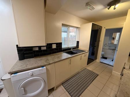 6 bedroom Town house to let in Hungerton Street, Lenton, Nottingham, NG7