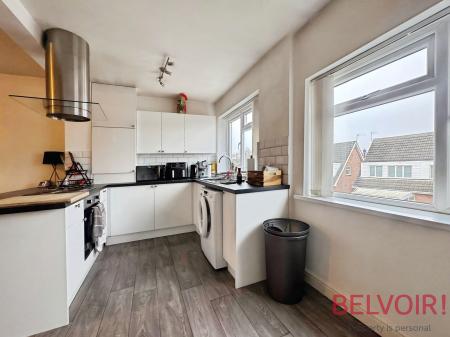 3 bedroom Flat to let in Lilac Grove, Beeston, NG9