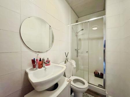 3 bedroom Flat to let in Lilac Grove, Beeston, NG9