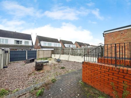 3 bedroom Flat to let in Lilac Grove, Beeston, NG9