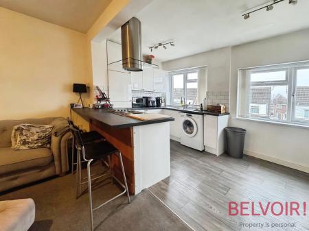3 bedroom Flat to let in Lilac Grove, Beeston, NG9