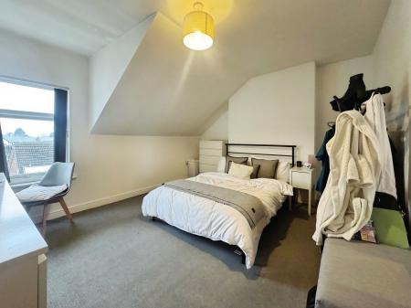 3 bedroom Flat to let in Lilac Grove, Beeston, NG9