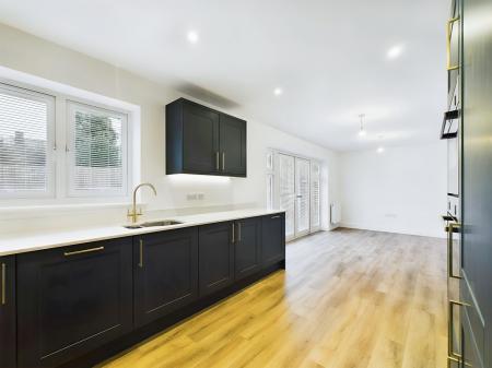 5 bedroom Detached house for sale in The Oak, High Oakham Ridge, Mansfield, NG18