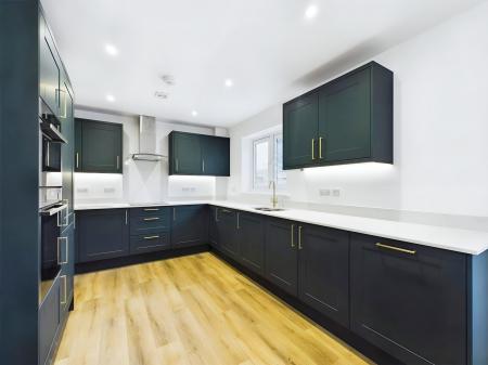 5 bedroom Detached house for sale in The Oak, High Oakham Ridge, Mansfield, NG18