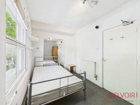 6 bedroom House of Multiple Occupation for sale in Mansfield Road, Nottingham, NG1