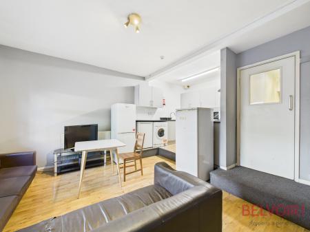 6 bedroom House of Multiple Occupation for sale in Mansfield Road, Nottingham, NG1