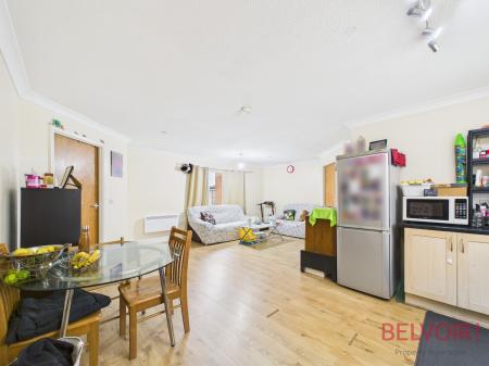 2 bedroom Flat for sale in Player Street, Nottingham, NG7