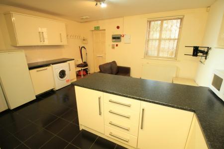 6 bedroom Town house to let in North Sherwood Street, Nottingham, NG1