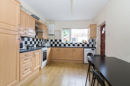 4 bedroom Terraced House to let in Faraday Road, Lenton, Nottingham, NG7
