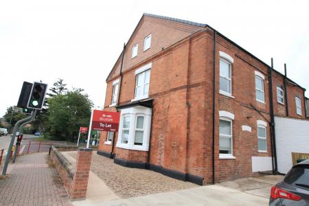 2 bedroom Coach House to let in Dovecote Lane, Beeston, NG9