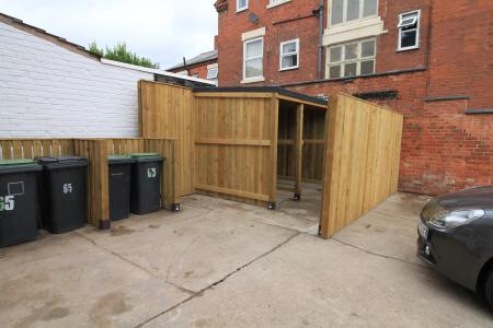 2 bedroom Coach House to let in Dovecote Lane, Beeston, NG9