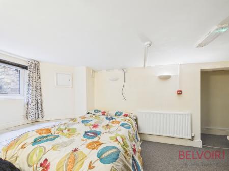 5 bedroom End of terrace house for sale in Tudor Grove, Nottingham, NG1