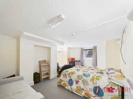 5 bedroom End of terrace house for sale in Tudor Grove, Nottingham, NG1