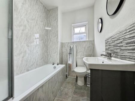 1 bedroom Flat to let in Waterloo Crescent, Hyson Green, Nottingham, NG7