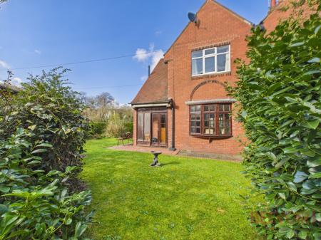 3 bedroom Semi-detached house for sale in Debdale Gate, Mansfield Woodhouse, NG19