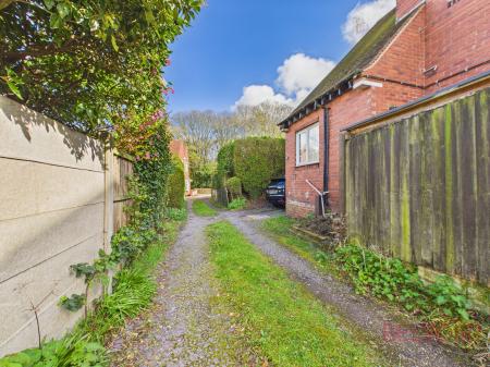 3 bedroom Semi-detached house for sale in Debdale Gate, Mansfield Woodhouse, NG19