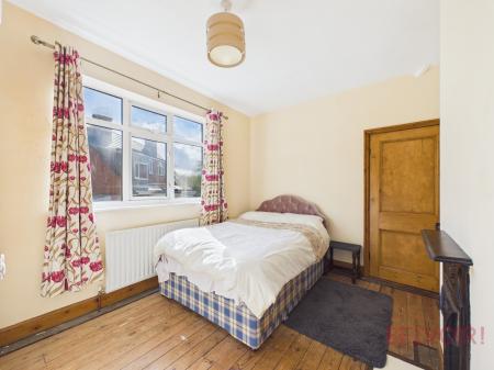 3 bedroom Semi-detached house for sale in Debdale Gate, Mansfield Woodhouse, NG19