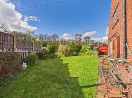 3 bedroom Semi-detached house for sale in Debdale Gate, Mansfield Woodhouse, NG19