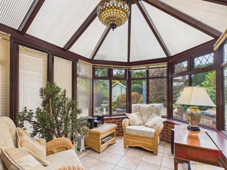 3 bedroom Detached bungalow for sale in The Hollies, Rainworth, NG21