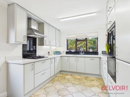 3 bedroom Detached bungalow for sale in The Hollies, Rainworth, NG21