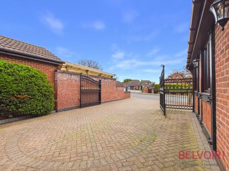 3 bedroom Detached bungalow for sale in The Hollies, Rainworth, NG21